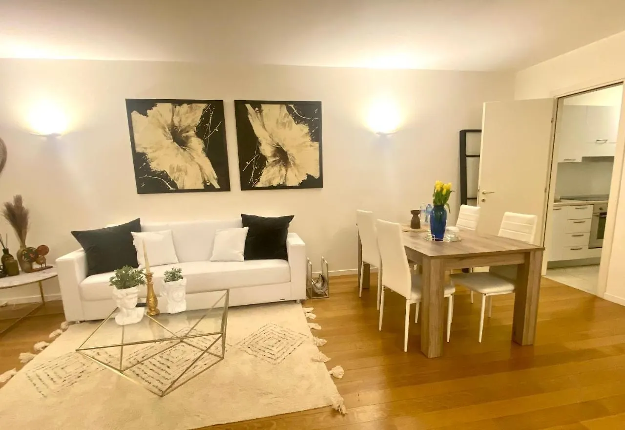 J'Adore Apartment Alla Scala Milan