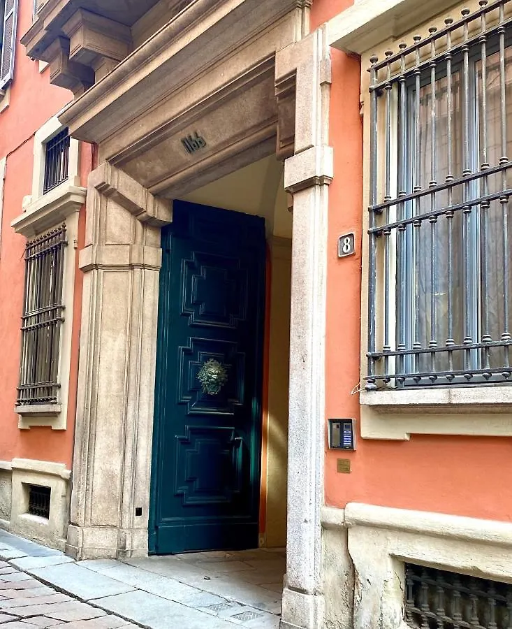 J'Adore Apartment Alla Scala Milan 0*,